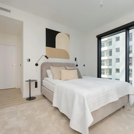 Luxury Apartments Towarowa Towers With Parking And Air Conditioning In Warsaw'S Wola District By Renters Prestige Apartment