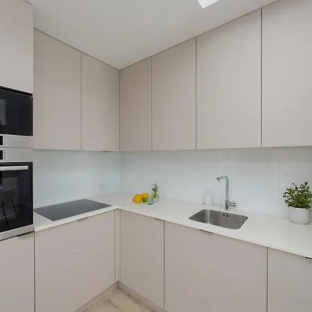 Luxury Apartments Towarowa Towers With Parking And Air Conditioning In Warsaw'S Wola District By Renters Prestige Warsaw