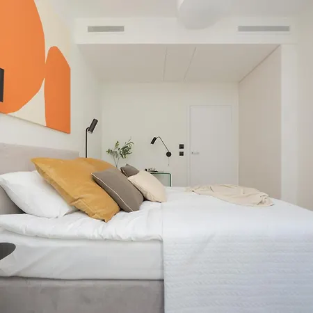 Luxury Apartments Towarowa Towers With Parking And Air Conditioning In Warsaw'S Wola District By Renters Prestige Apartment
