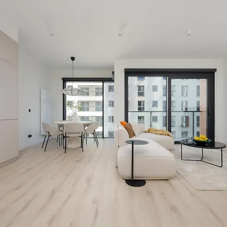 Luxury Apartments Towarowa Towers With Parking And Air Conditioning In Warsaw'S Wola District By Renters Prestige Apartment Warsaw