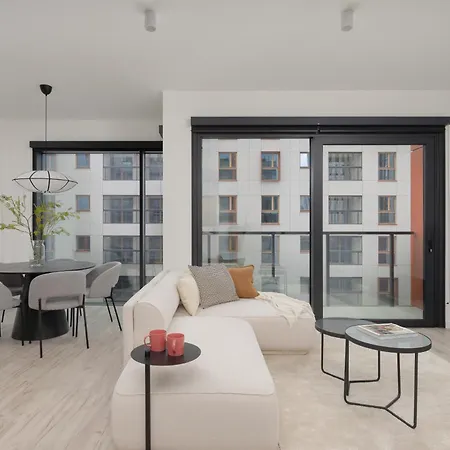 Apartment Luxury Apartments Towarowa Towers With Parking And Air Conditioning In Warsaw'S Wola District By Renters Prestige Warsaw