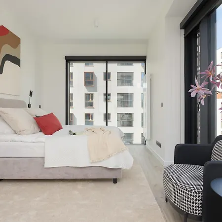 Apartment Luxury Apartments Towarowa Towers With Parking And Air Conditioning In Warsaw'S Wola District By Renters Prestige
