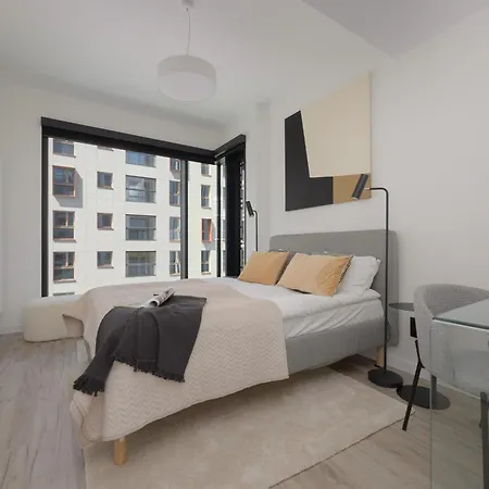 Luxury Apartments Towarowa Towers With Parking And Air Conditioning In Warsaw'S Wola District By Renters Prestige Apartment Warsaw