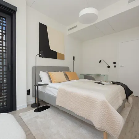 Luxury Apartments Towarowa Towers With Parking And Air Conditioning In Warsaw'S Wola District By Renters Prestige