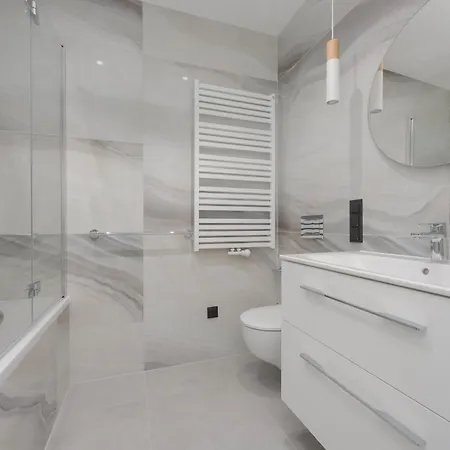 Luxury Apartments Towarowa Towers With Parking And Air Conditioning In Warsaw'S Wola District By Renters Prestige Apartment