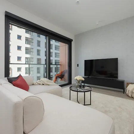 Luxury Apartments Towarowa Towers With Parking And Air Conditioning In Warsaw'S Wola District By Renters Prestige Warsaw