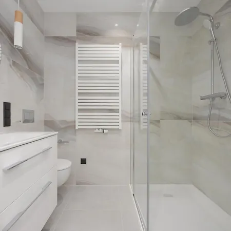 Apartment Luxury Apartments Towarowa Towers With Parking And Air Conditioning In Warsaw'S Wola District By Renters Prestige *