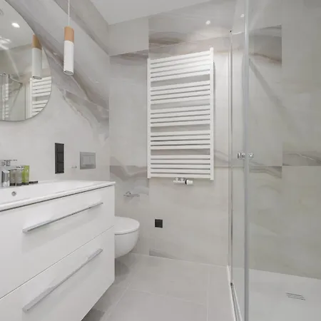 Apartment Luxury Apartments Towarowa Towers With Parking And Air Conditioning In Warsaw'S Wola District By Renters Prestige Warsaw
