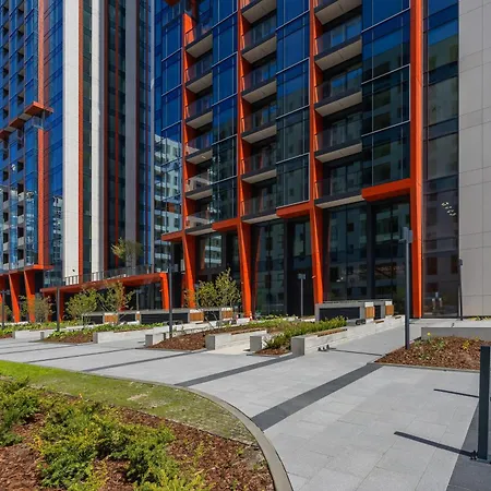 Luxury Apartments Towarowa Towers With Parking And Air Conditioning In Warsaw'S Wola District By Renters Prestige Apartment Warsaw