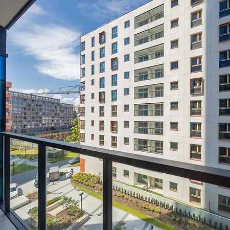 Apartment Luxury Apartments Towarowa Towers With Parking And Air Conditioning In Warsaw'S Wola District By Renters Prestige