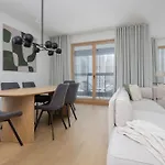 Deluxe Towarowa Towers With Free Parking & Ac By Renters Prestige *