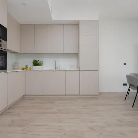 Luxury Towarowa Towers With Parking And Air Conditioning In Warsaw's Wola District By Renters Prestige * Varsavia