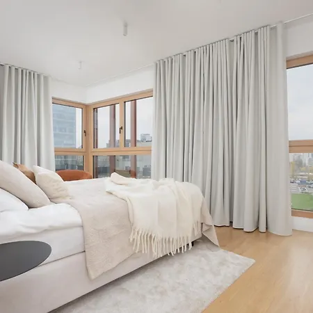 Deluxe Towarowa Towers With Free Parking & Ac By Renters Prestige Appartamento