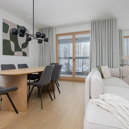 Deluxe Towarowa Towers With Free Parking & Ac By Renters Prestige *