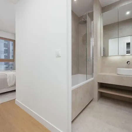 Appartamento Deluxe Towarowa Towers With Free Parking & Ac By Renters Prestige