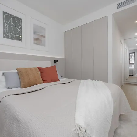 Deluxe Towarowa Towers With Free Parking & Ac By Renters Prestige Apartmán *
