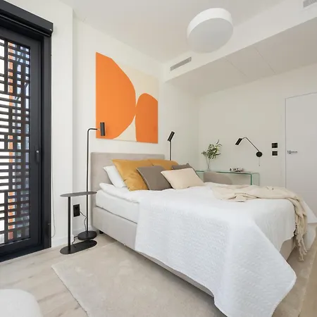 Deluxe Towarowa Towers With Free Parking & Ac By Renters Prestige