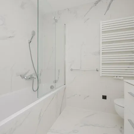 Appartamento Deluxe Towarowa Towers With Free Parking & Ac By Renters Prestige
