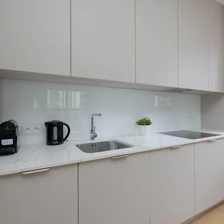 Deluxe Towarowa Towers With Free Parking & Ac By Renters Prestige Varşova