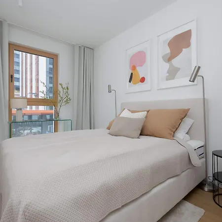 Deluxe Towarowa Towers With Free Parking & Ac By Renters Prestige Daire Varşova