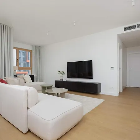 Deluxe Towarowa Towers With Free Parking & Ac By Renters Prestige Daire