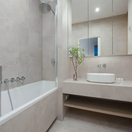 Daire Deluxe Towarowa Towers With Free Parking & Ac By Renters Prestige Varşova