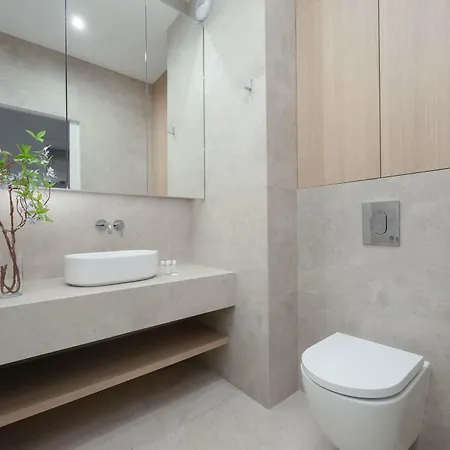 Daire Deluxe Towarowa Towers With Free Parking & Ac By Renters Prestige Varşova