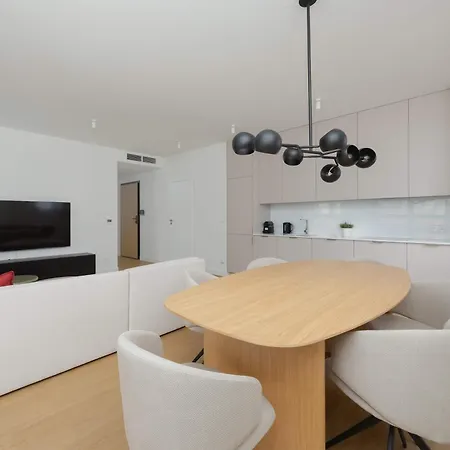 Daire Deluxe Towarowa Towers With Free Parking & Ac By Renters Prestige