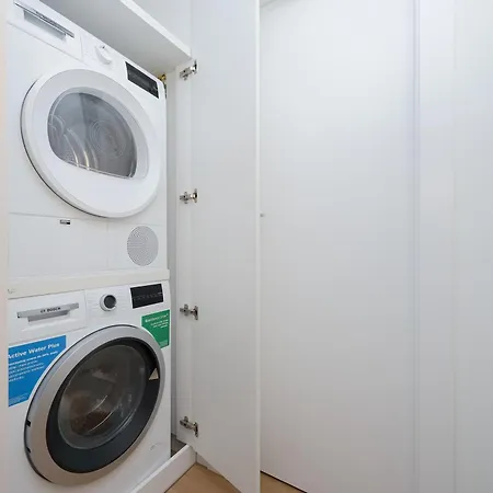 Daire Deluxe Towarowa Towers With Free Parking & Ac By Renters Prestige Varşova