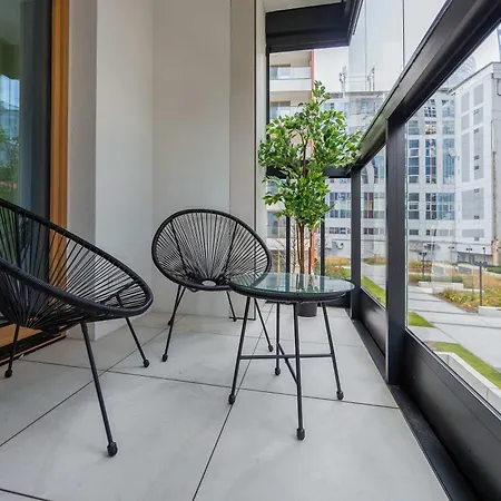 Deluxe Towarowa Towers With Free Parking & Ac By Renters Prestige *