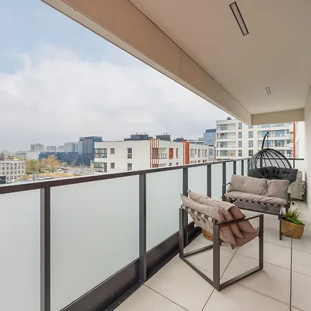 Deluxe Towarowa Towers With Free Parking & Ac By Renters Prestige