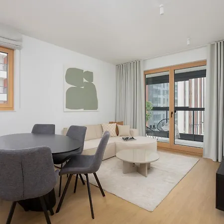 Deluxe Towarowa Towers With Free Parking & Ac By Renters Prestige