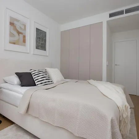 Apartmán Deluxe Towarowa Towers With Free Parking & Ac By Renters Prestige *