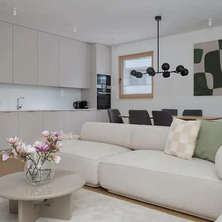 Apartmán Deluxe Towarowa Towers With Free Parking & Ac By Renters Prestige *