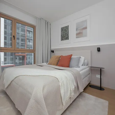 Deluxe Towarowa Towers With Free Parking & Ac By Renters Prestige
